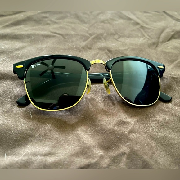 Ray-Ban Sunglasses With Brown Case